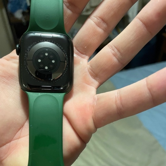 Series 7 Apple Watch 45 mm green changeable band. - Picture 2 of 3